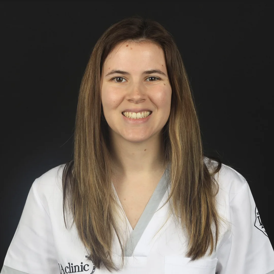 Retrato de Beatriz Santos, assistente administrativa da LAclinic, clínica dentária em Aveiro.
