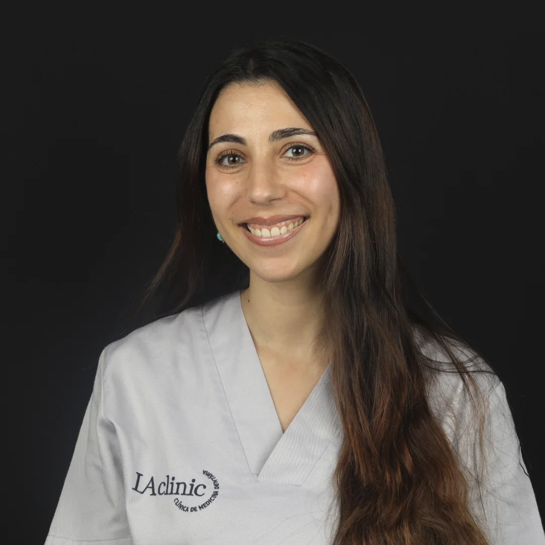 Retrato da Dra. Ana Rita Romão, médica dentista na equipa da LAclinic, clínica dentária em Aveiro.