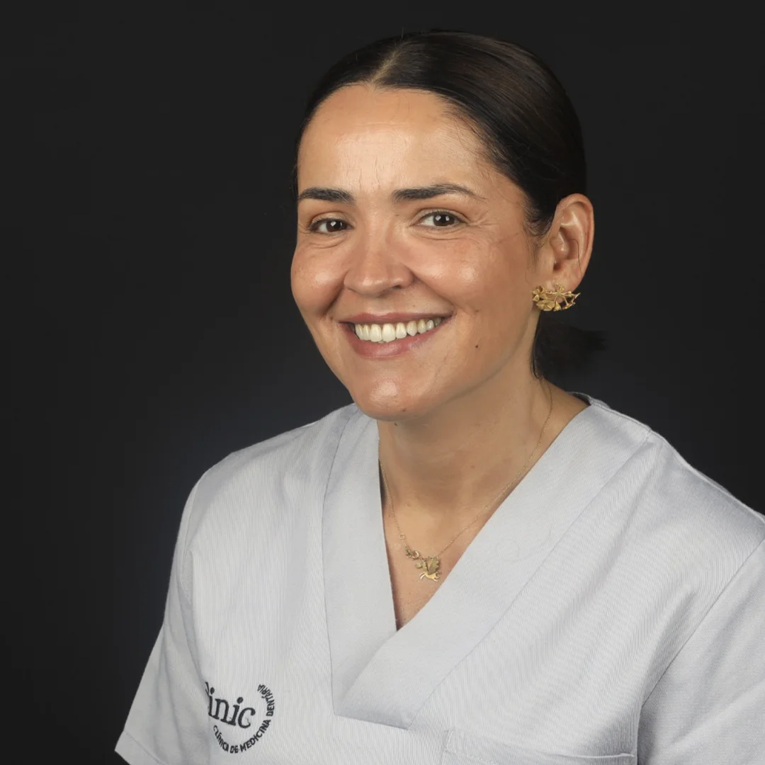 Retrato da Dra. Susana Melo, médica dentista especialista em Ortodontia na LAclinic em Aveiro.